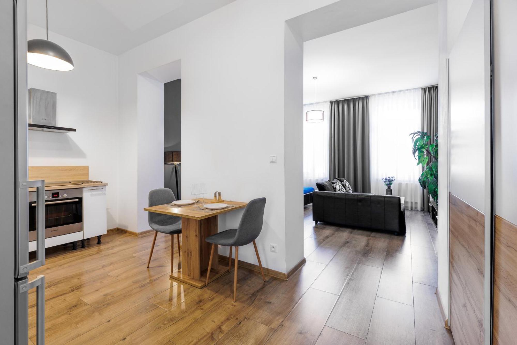 Skackava - Beautiful New Apartment In Direct Centrum, 24H Self Check-In Banská Bystrica Eksteriør bilde