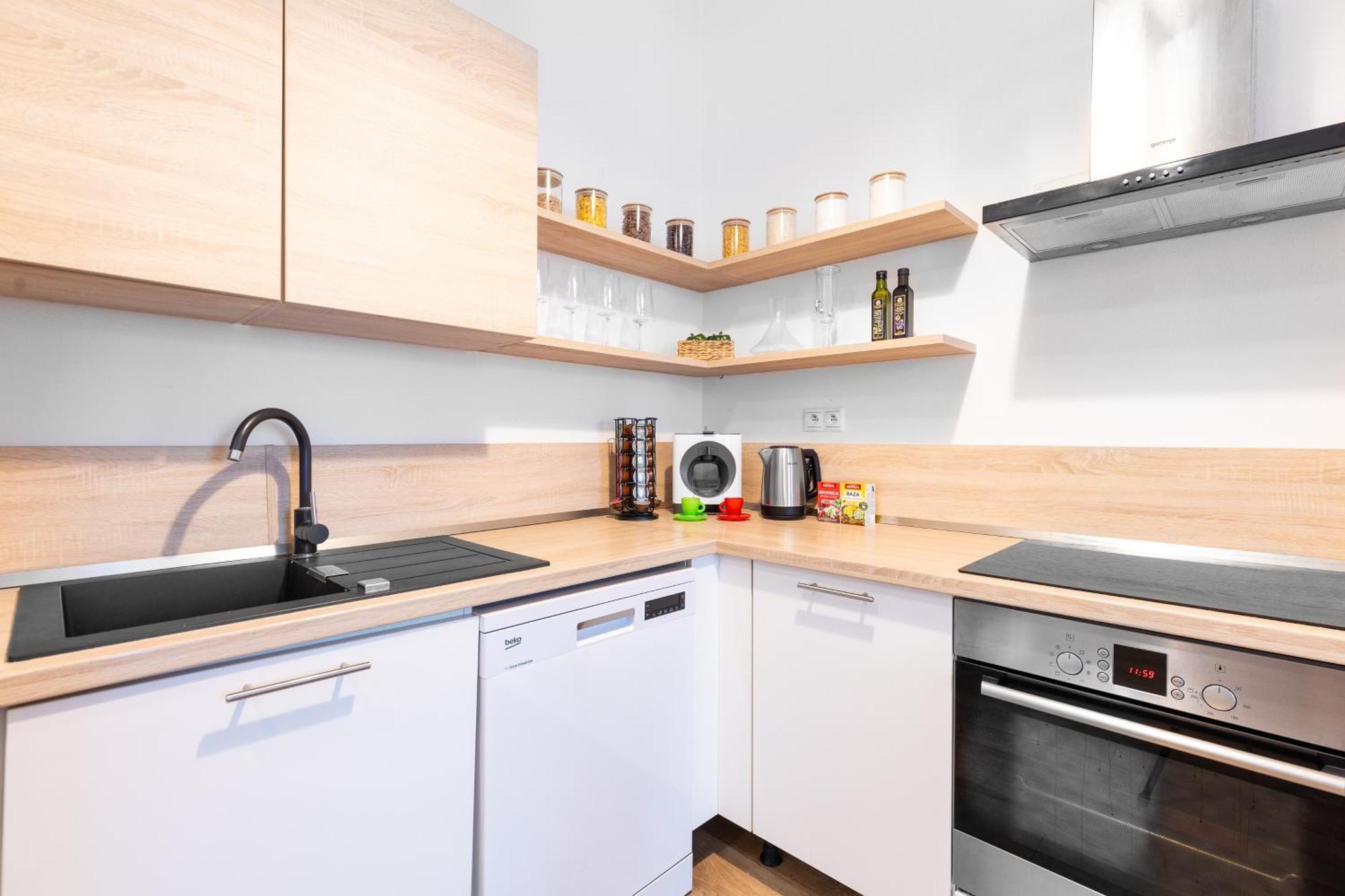 Skackava - Beautiful New Apartment In Direct Centrum, 24H Self Check-In Banská Bystrica Eksteriør bilde